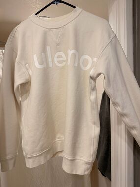 Lululemon graphic crew neck sweatshirt white size L